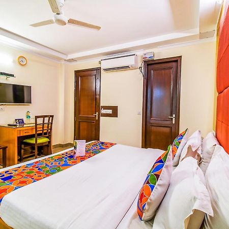 FabHotel Signature Plaza Nuova Delhi Esterno foto