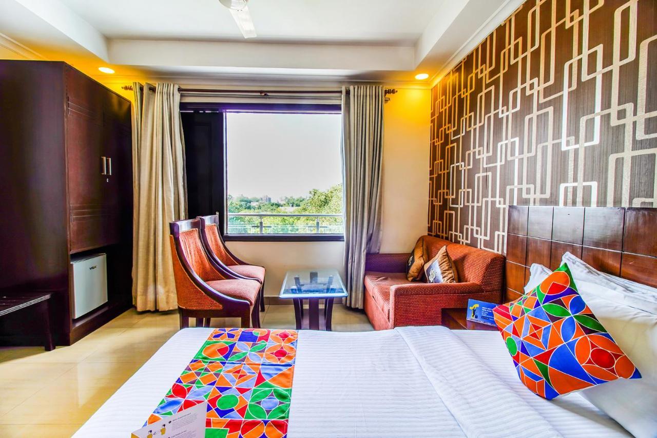 FabHotel Signature Plaza Nuova Delhi Esterno foto